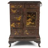 JAPON - Époque MEIJI (1868 - 1912) Cabinet en bois laqué brun, ouvrant en façade par deux tiroirs en