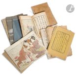 Ensemble d'albums japonais : - Album shunga. - Deux petits albums d'instructions pour les puzzles. -