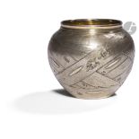 Pavel Akimovitch Ovtchinnikov (1830-1888) Petit pot en argent et vermeil à décor d’écorce de bouleau
