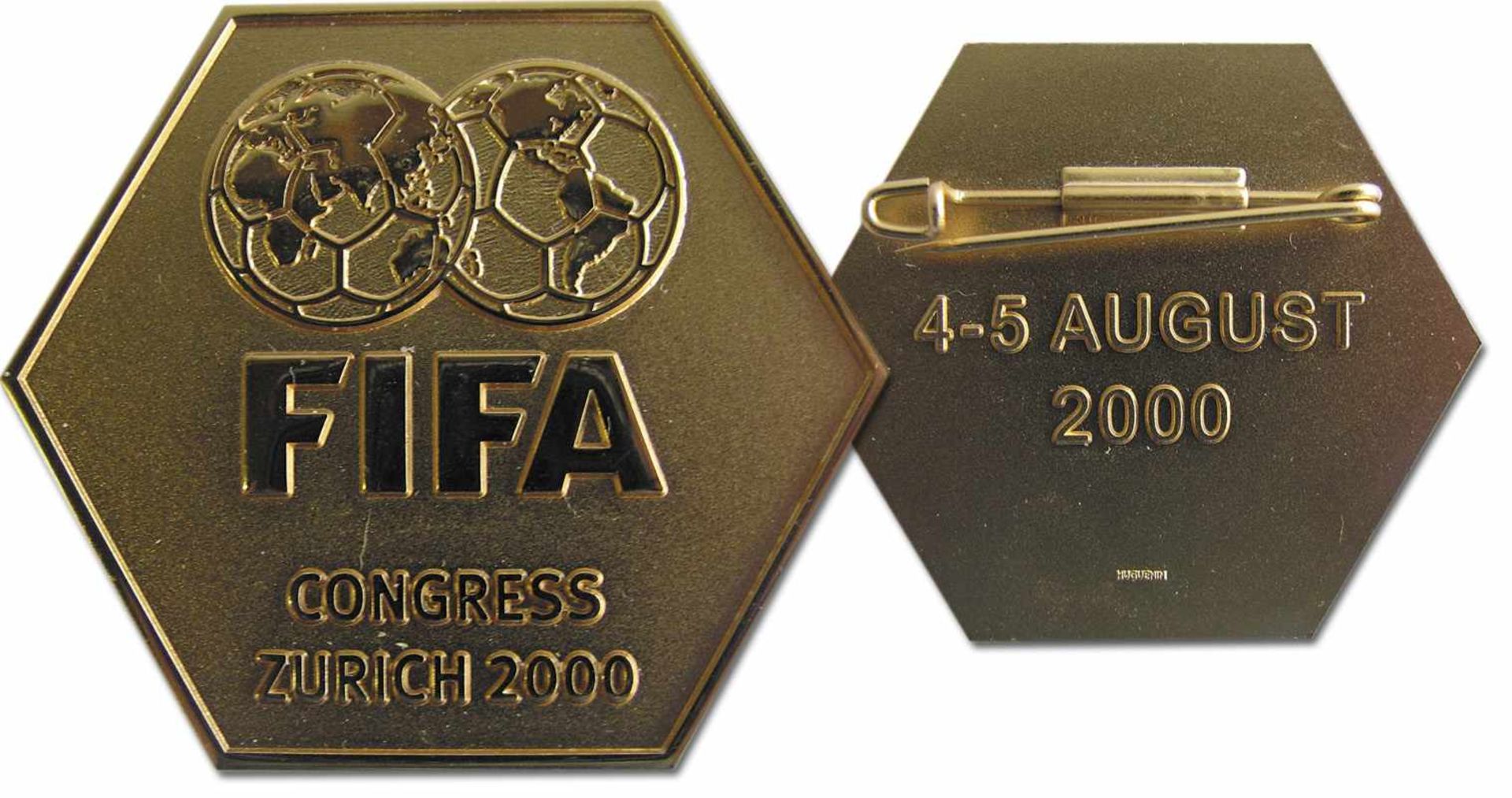 Participation badge FIFA Congress 2000 - Zurich. Bronze, gold plated, size 4x3.5 cm. EF.