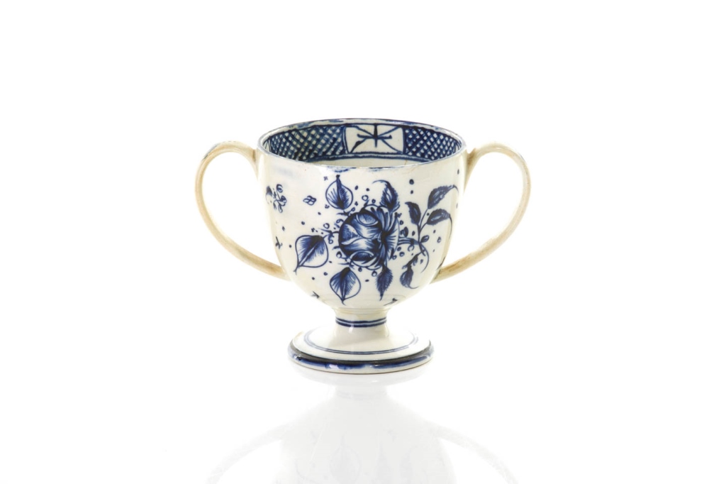 18TH C ENGLISH PEARLWARE TWO HANDLED LOVING CUP - Image 3 of 7