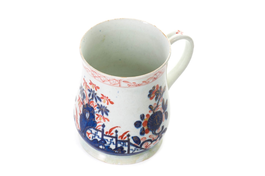 18TH C BOW PORCELAIN TANKARD - Image 4 of 5