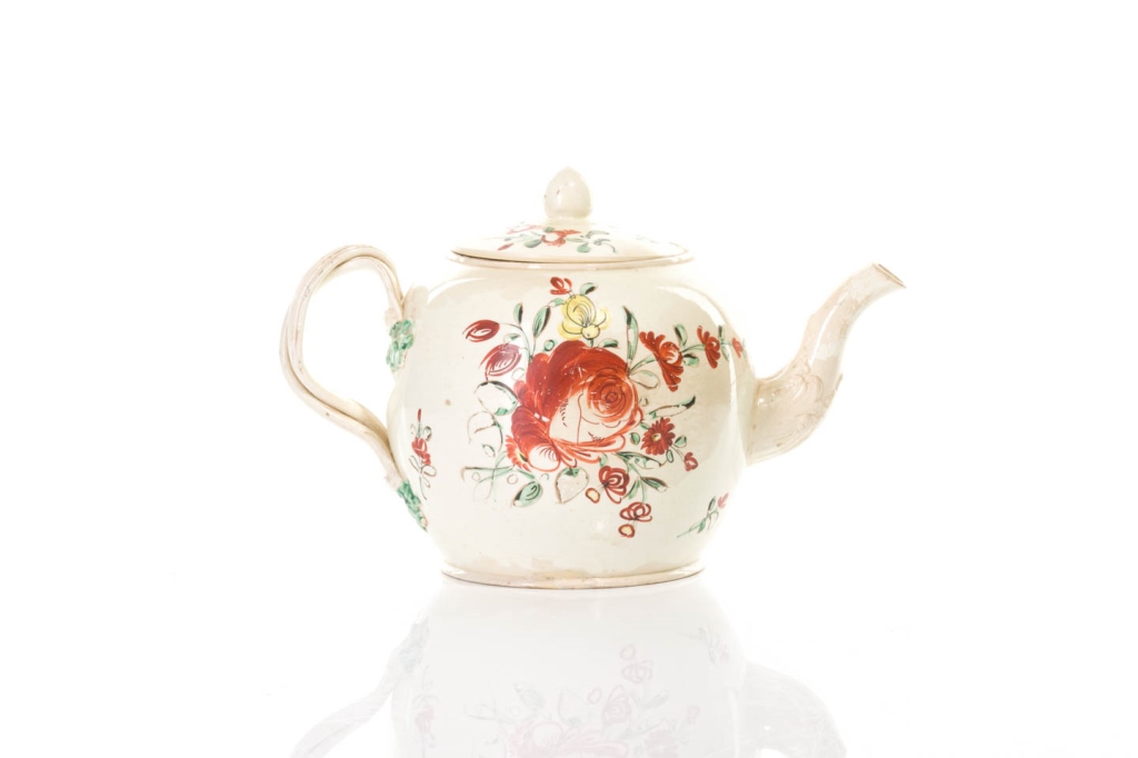 18TH C LEEDS CREAMWARE POTTERY TEAPOT - Image 2 of 5