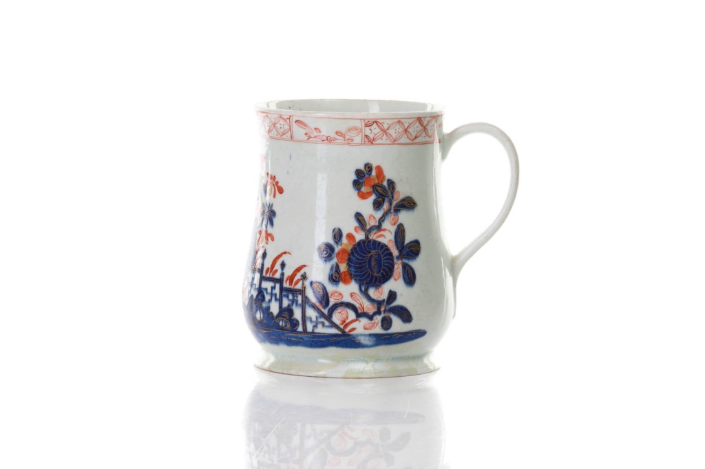 18TH C BOW PORCELAIN TANKARD - Image 2 of 5