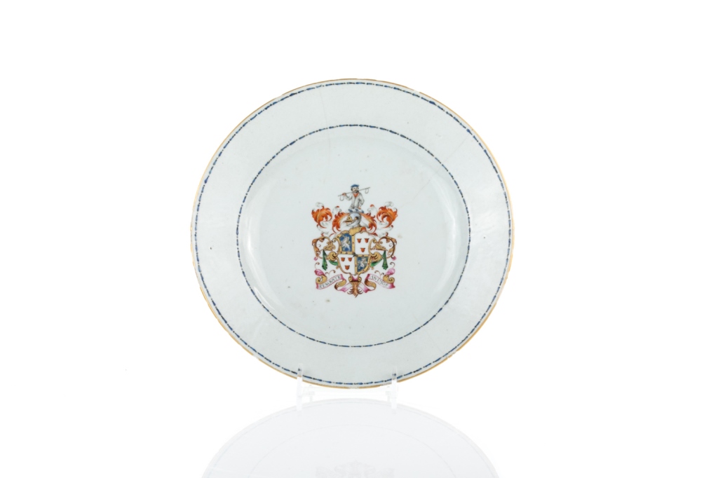 18TH C CHINESE EXPORT PORCELAIN ARMORIAL PLATE