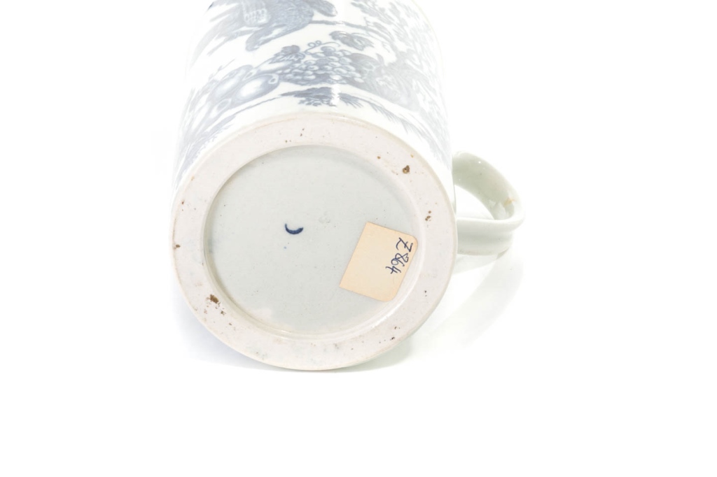 18TH C ENGLISH BLUE & WHITE PORCELAIN MUG - Image 4 of 4