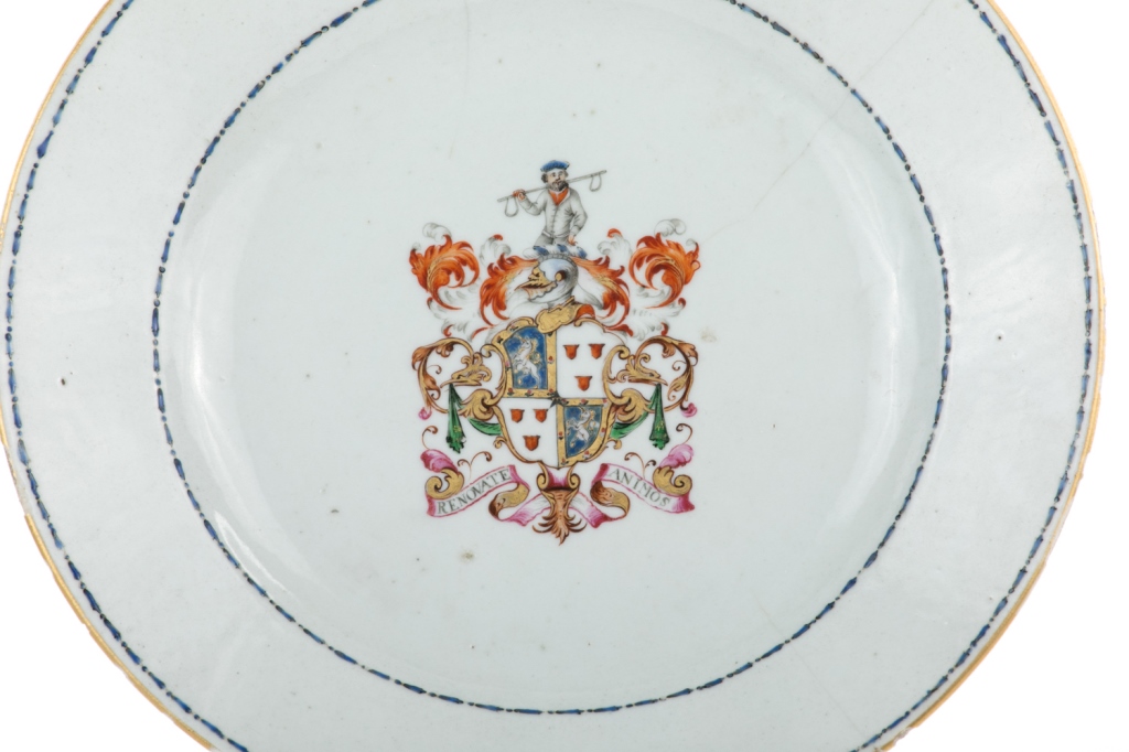 18TH C CHINESE EXPORT PORCELAIN ARMORIAL PLATE - Image 3 of 3