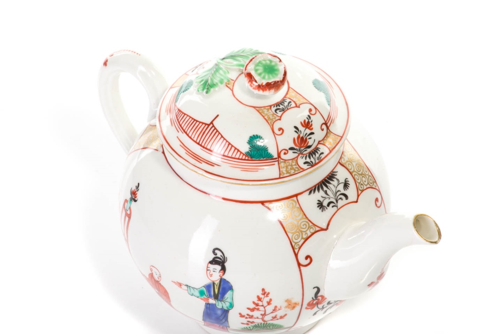 18TH C. DR. WALL WORCESTER CHINOISERIE TEA POT - Image 4 of 6