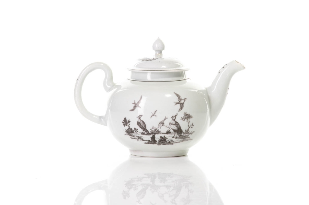 18TH C DR. WALL WORCESTER TRANSFER PRINT TEAPOT - Image 2 of 4