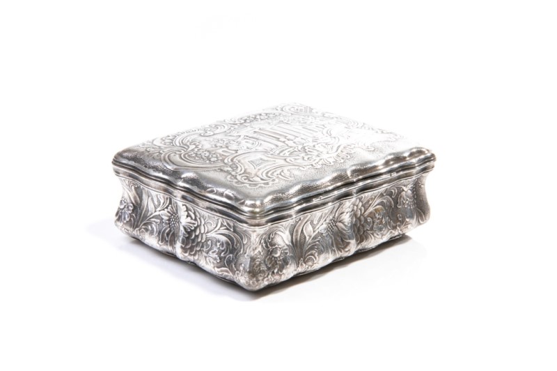 ANTIQUE CONTINENTAL SILVER SNUFF BOX, 102g - Image 2 of 2