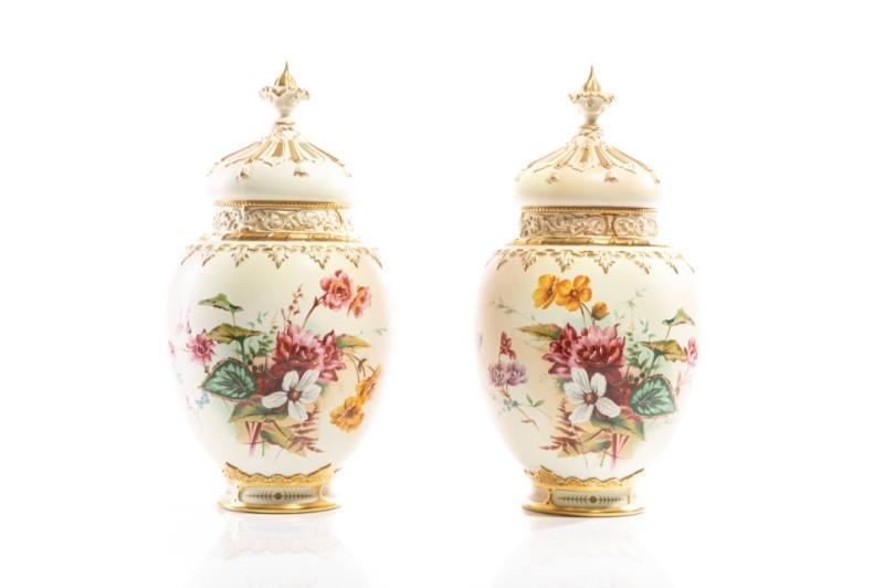 PAIR OF CONTEMPORARY WORCESTER PORCELAIN VASES