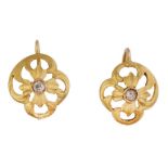 Pendientes Art-Nouveau de flor calada con un brillante central