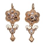 Pendientes largos isabelinos S.XIX con flor