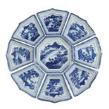 Conjunto de nueve fuentes de servicio en porcelana esmaltada en azul y blanco. China, S. XIX
