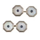 Gemelos dobles Art-Decó de piezas octogonales de nácar, con cabuchón central de zafiro