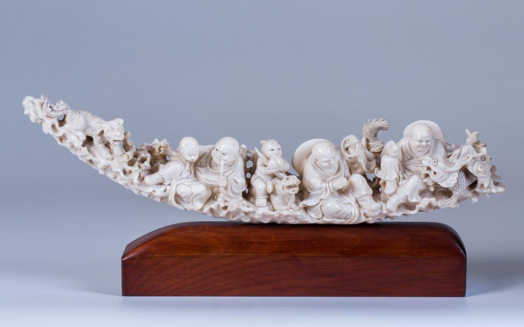 “Santones” Grupo escultórico en marfil tallado. China, ff. S. XIX