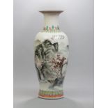 Jarrón en porcelana esmaltada con decoración de paisaje. China, época de la República (1912-1949)