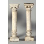 Pareja de columnas de mármol blanco de fuste cilíndrico y capitel corintio, S. XIX.