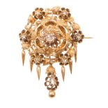 Broche S. XIX con diamantes de talla rosa,en diseño de flor circular con perilla colgante