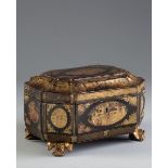 Caja de té en madera lacada y dorada.Trabajo cantonés, h. 1850.