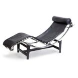 Siguiendo a Le Corbusier.Chaise Longue cromado y cuero negro.Modelo B306.