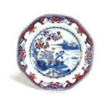 Plato de estilo Imari en porcelana esmaltada.Compañía de Indias, S. XVIII.