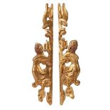 Pareja de remates en madera tallada y dorada con dos cabezas de ángel, S. XIX.