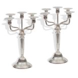 Pareja de candelabros de plata, ley 916, de la joyería Sanz.pp. del S. XX.