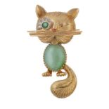 Broche años 50 con diseño de gato siguiendo modelos de Van Cleef con cabuchón de jade