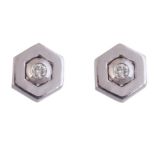 Pendientes con brillante en chatón central en marco hexagonal de oro blanco