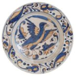 Plato de cerámica esmaltada de la serie tricolor.Talavera, S. XVII.