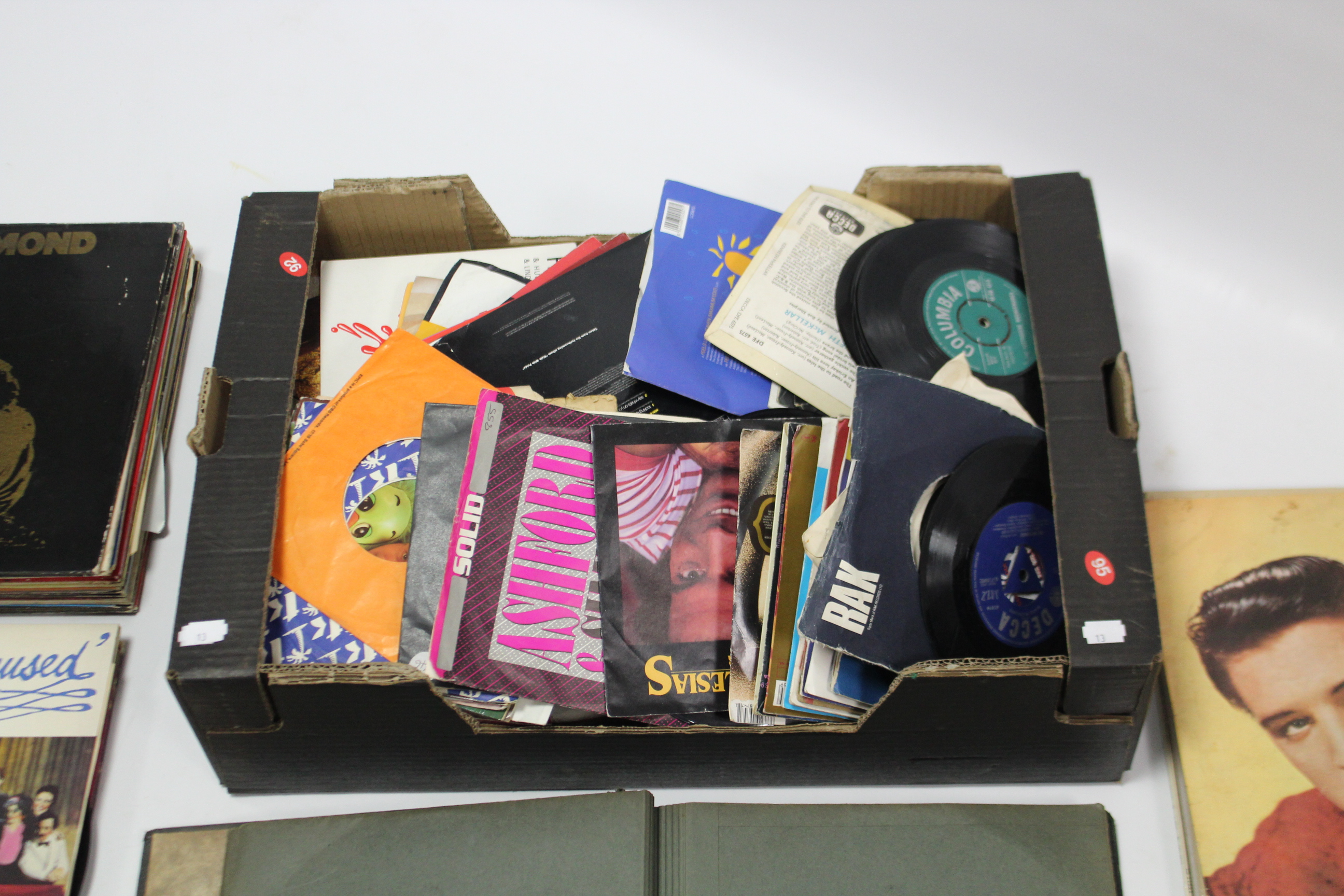 Approximately four hundred various records – pop music, etc. - Image 2 of 3