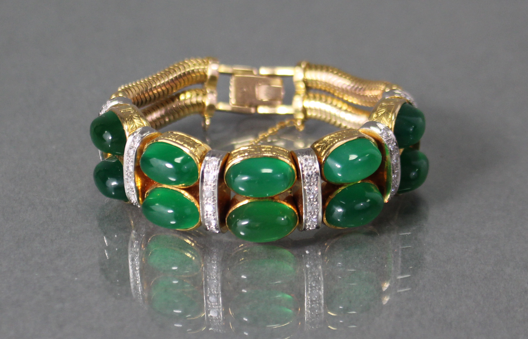 A GOLD, JADE, & DIAMOND BRACELET, the central part set five pairs of oval jade cabochons divided - Image 2 of 6