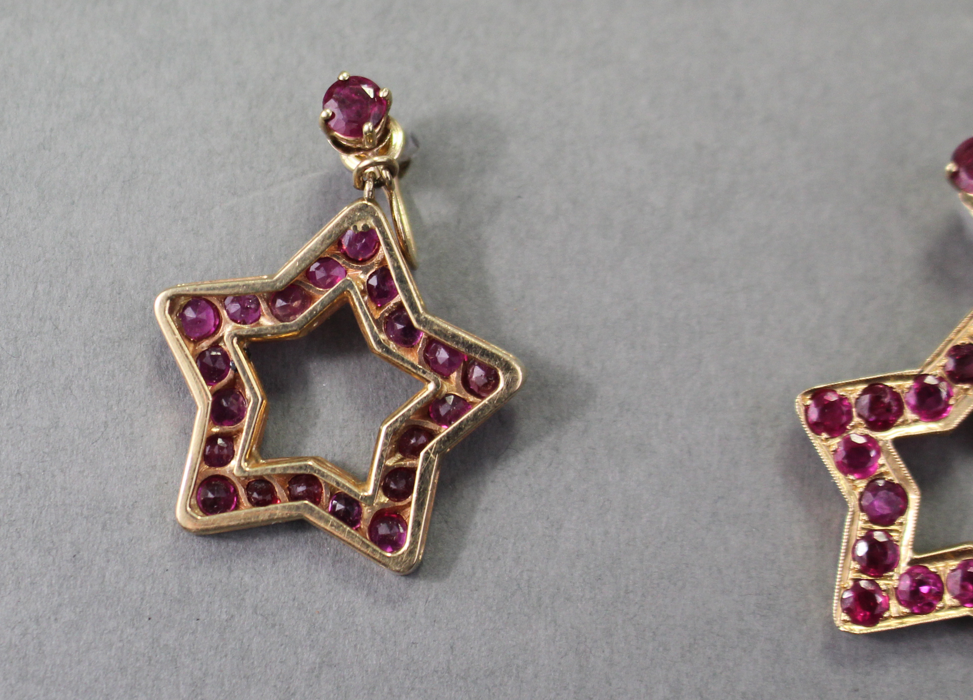 A PAIR OF RUBY PENDANT EARRINGS, each of open five-pointed star shape set twenty round-cut stones of - Image 4 of 4