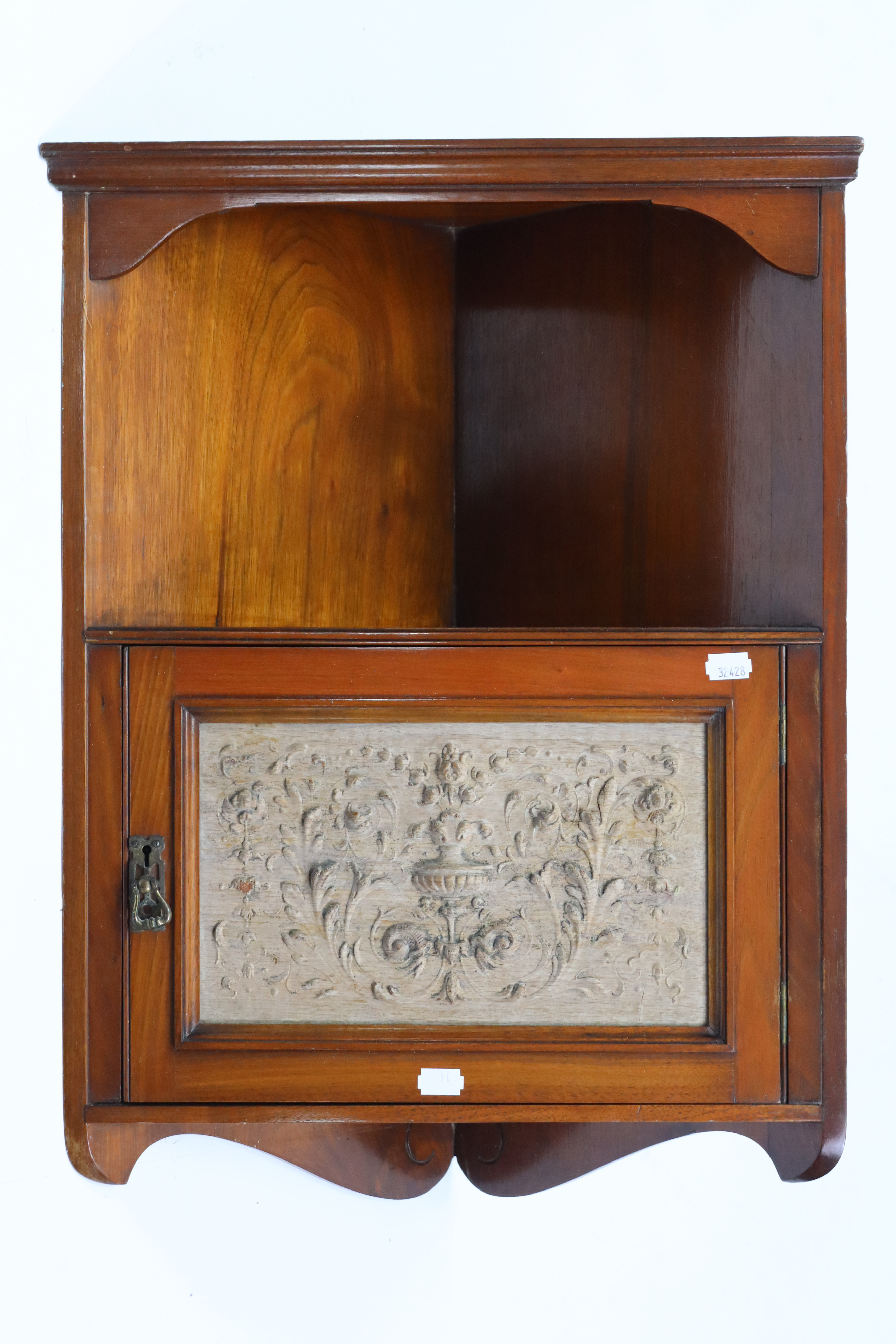 A late 19th century mahogany tripod table with circular top, & on vase-turned centre column & - Image 2 of 3