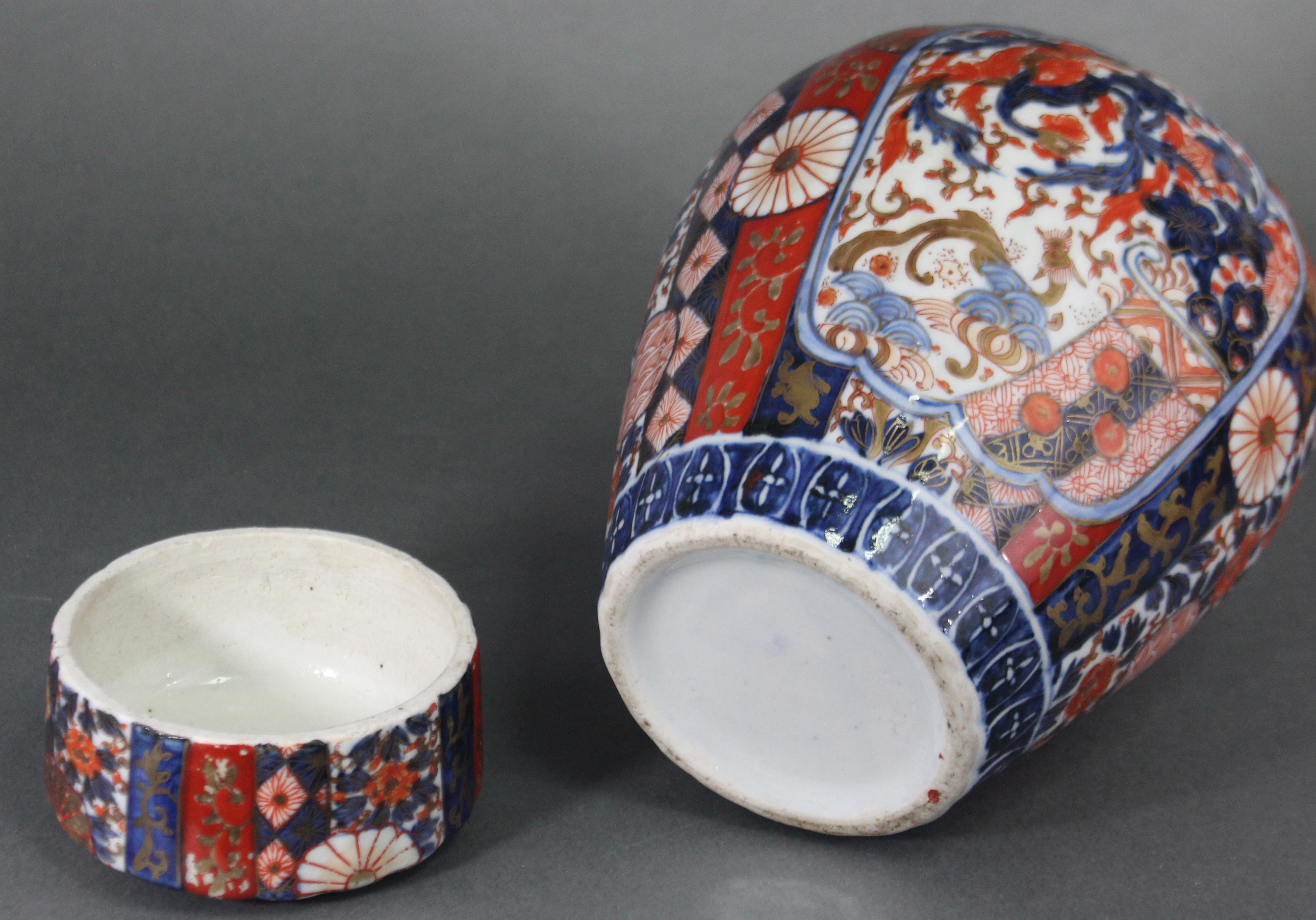 A 19th century Japanese Imari ginger jar & cover, the fluted ovoid body decorated with foliage & - Image 5 of 5