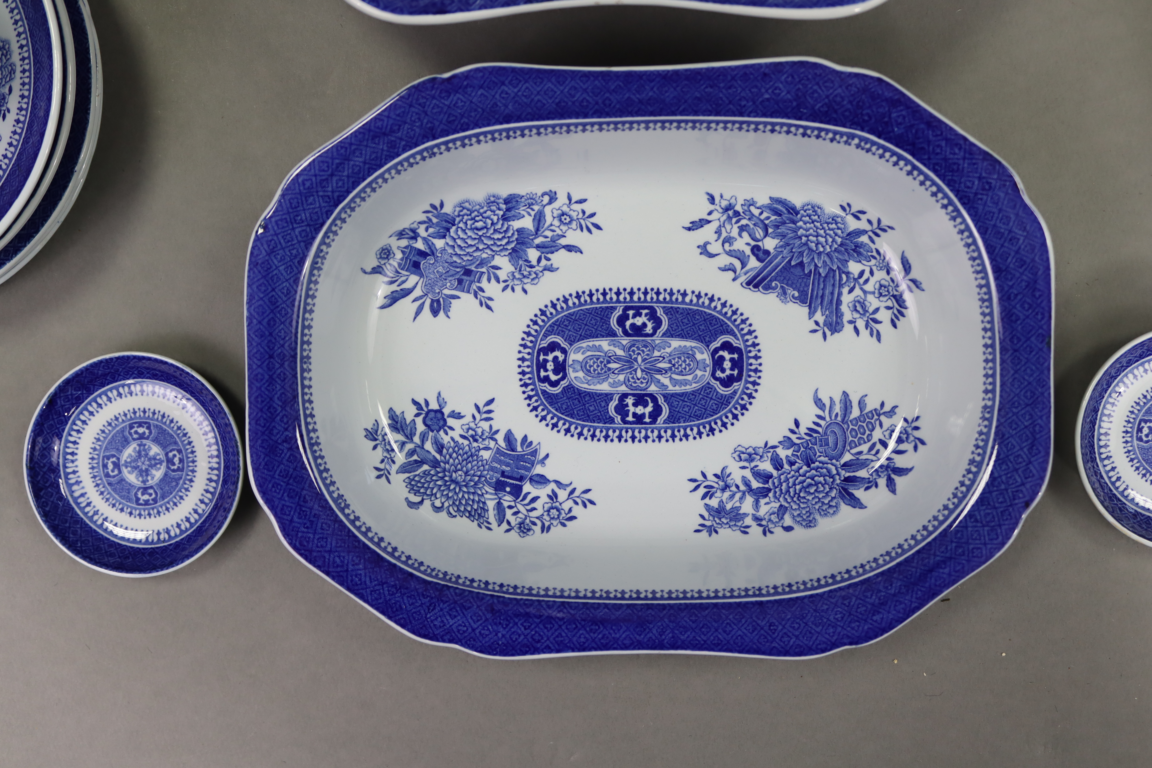 AN EXTENSIVE COPELAND SPODE BLUE FITZHUGH PATTERN IRONSTONE PART DINNER, TEA & COFFEE SERVICE, - Image 7 of 8