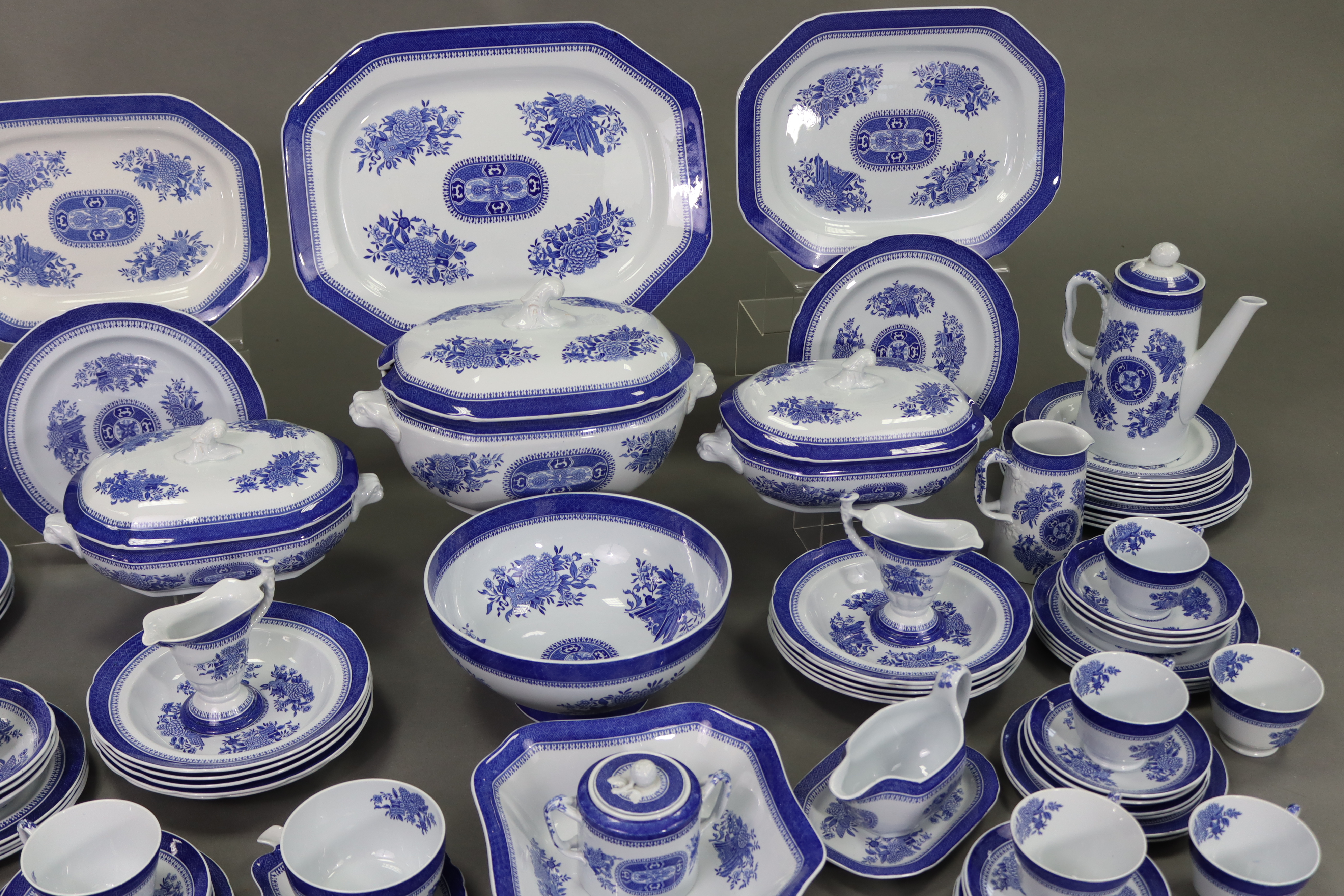 AN EXTENSIVE COPELAND SPODE BLUE FITZHUGH PATTERN IRONSTONE PART DINNER, TEA & COFFEE SERVICE, - Image 6 of 8