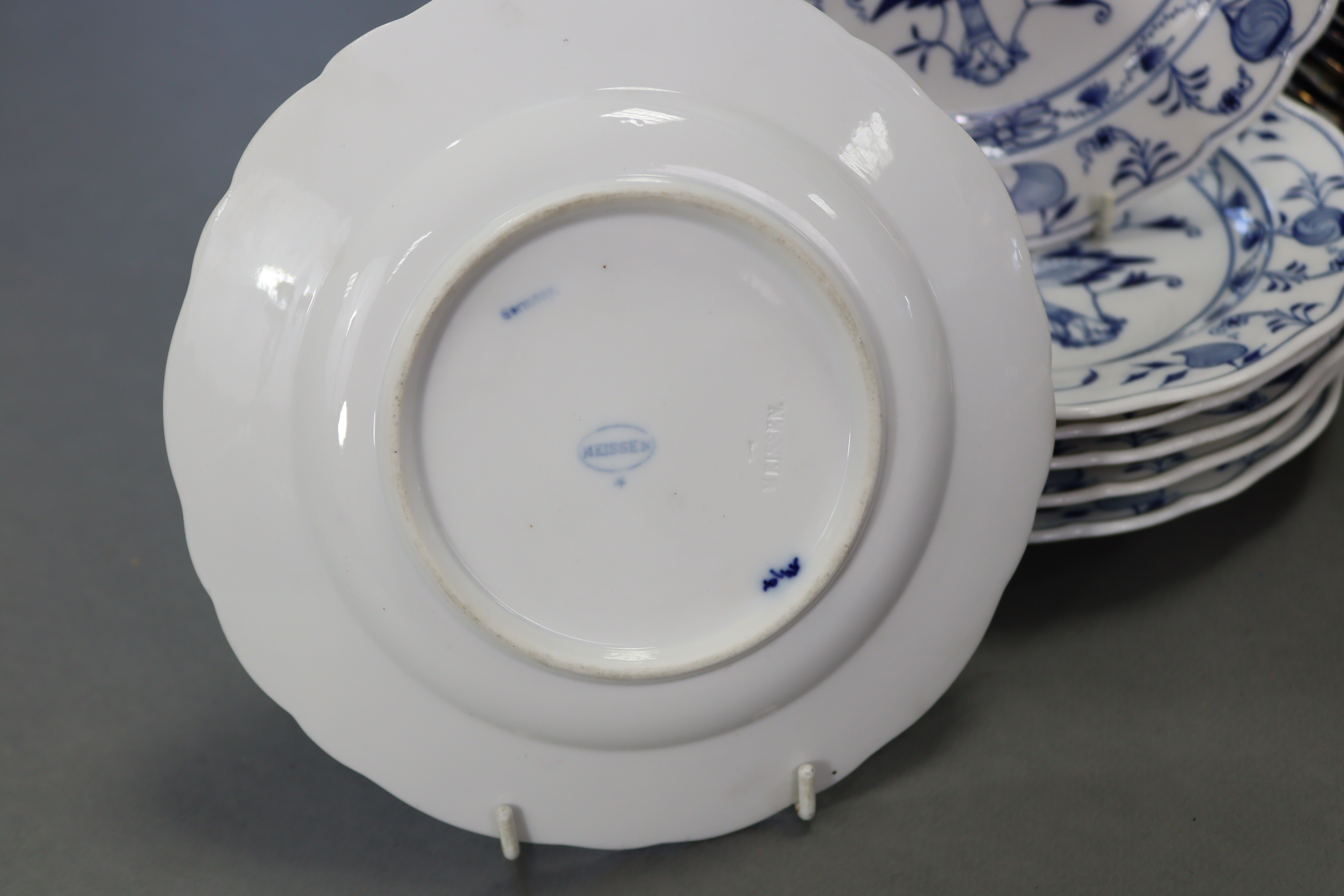 A Cauldon blue & white ‘Onion’ pattern twenty two piece part dinner service; seven Meissen ‘Onion’ - Image 3 of 10