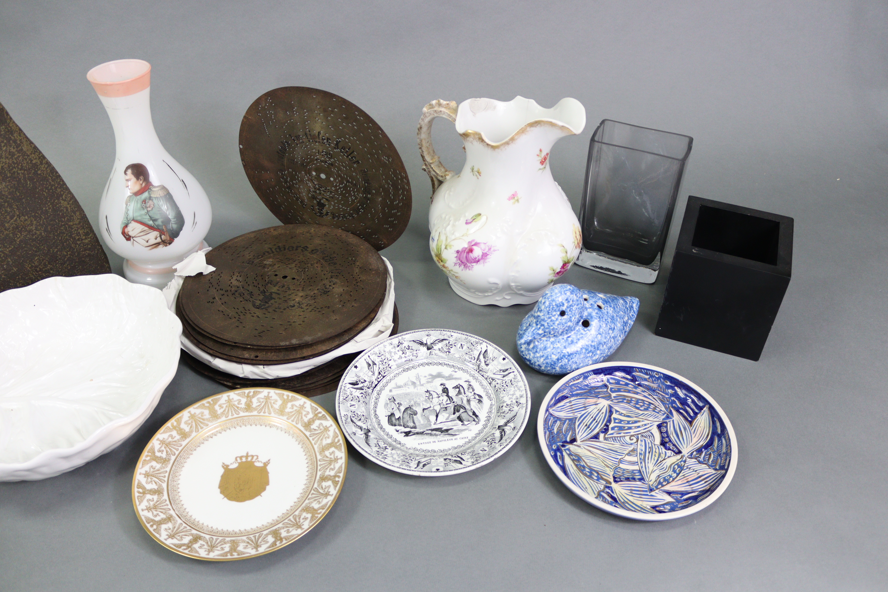 Various items of glassware, china, studio pottery, books, etc. - Image 6 of 13