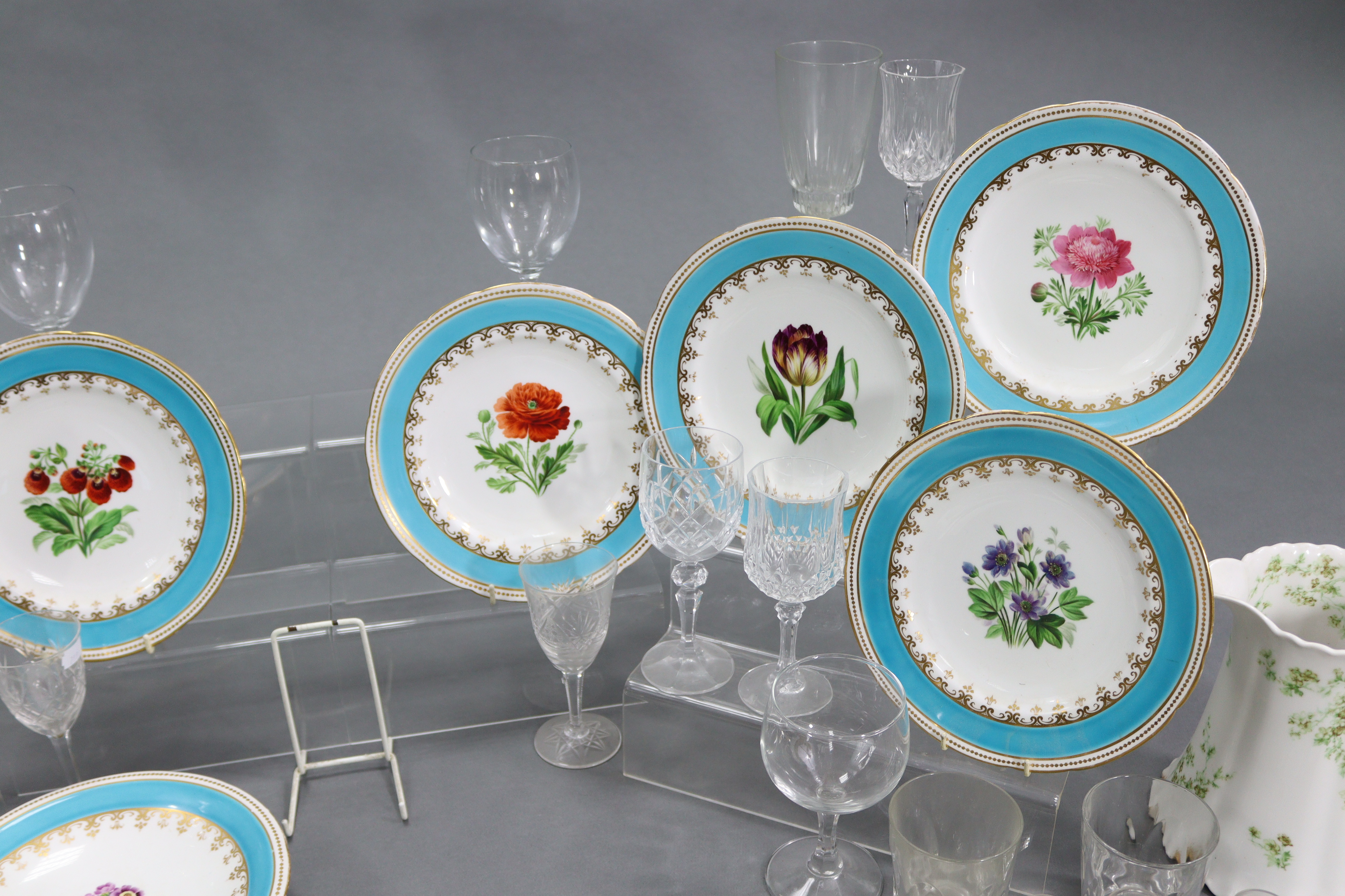 A Victorian porcelain eleven-piece part dessert service, comprising a pair of comports & a set of - Image 3 of 12