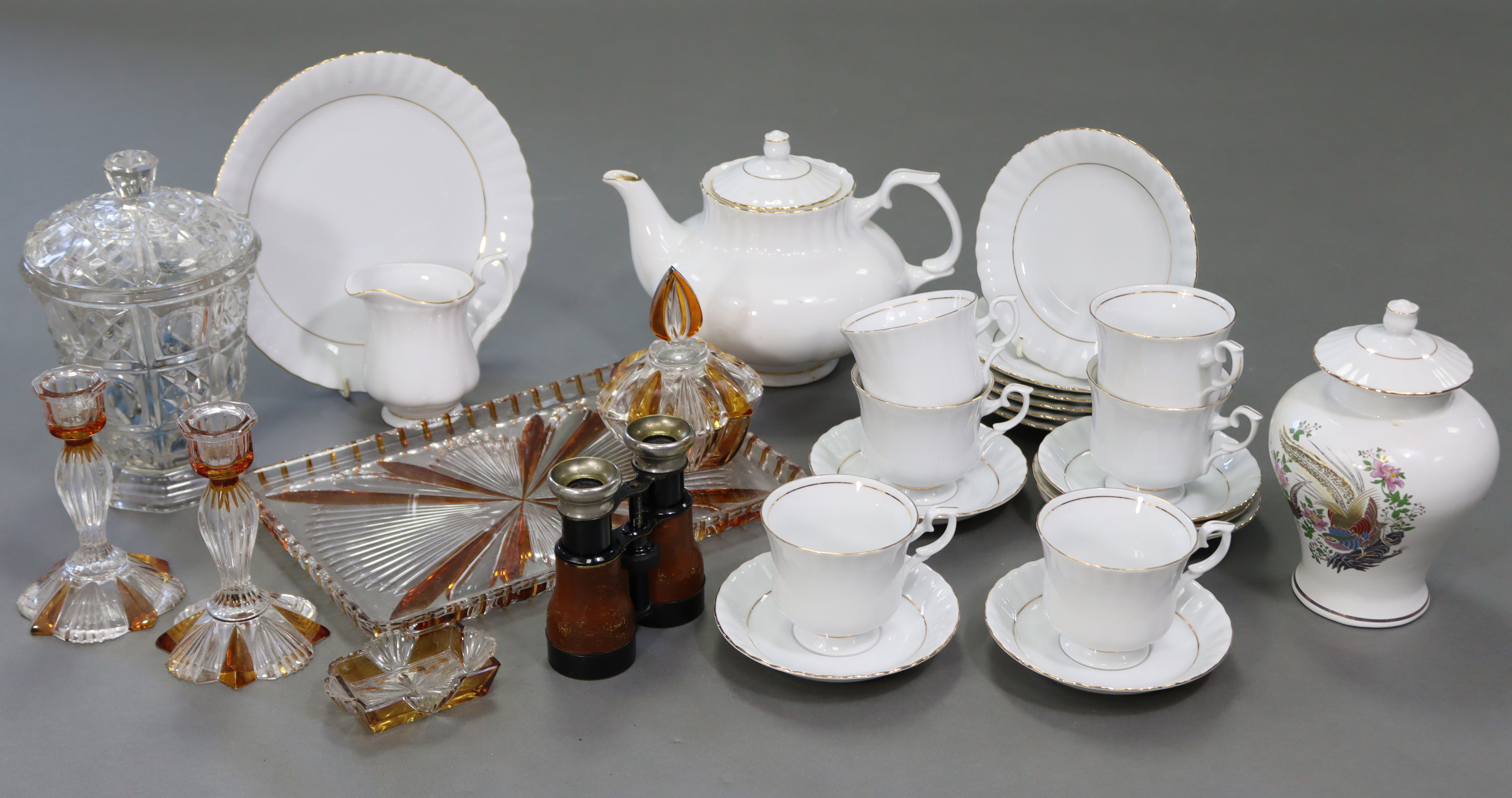 Various items of decorative china, pottery, glassware, etc., part w.a.f.