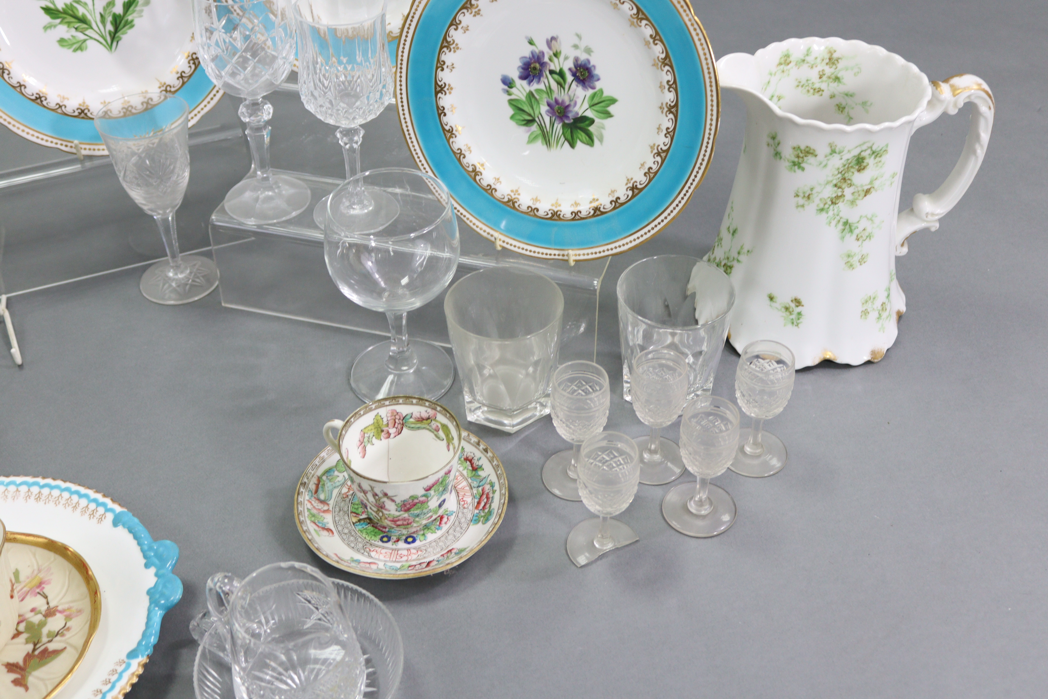 A Victorian porcelain eleven-piece part dessert service, comprising a pair of comports & a set of - Image 8 of 12
