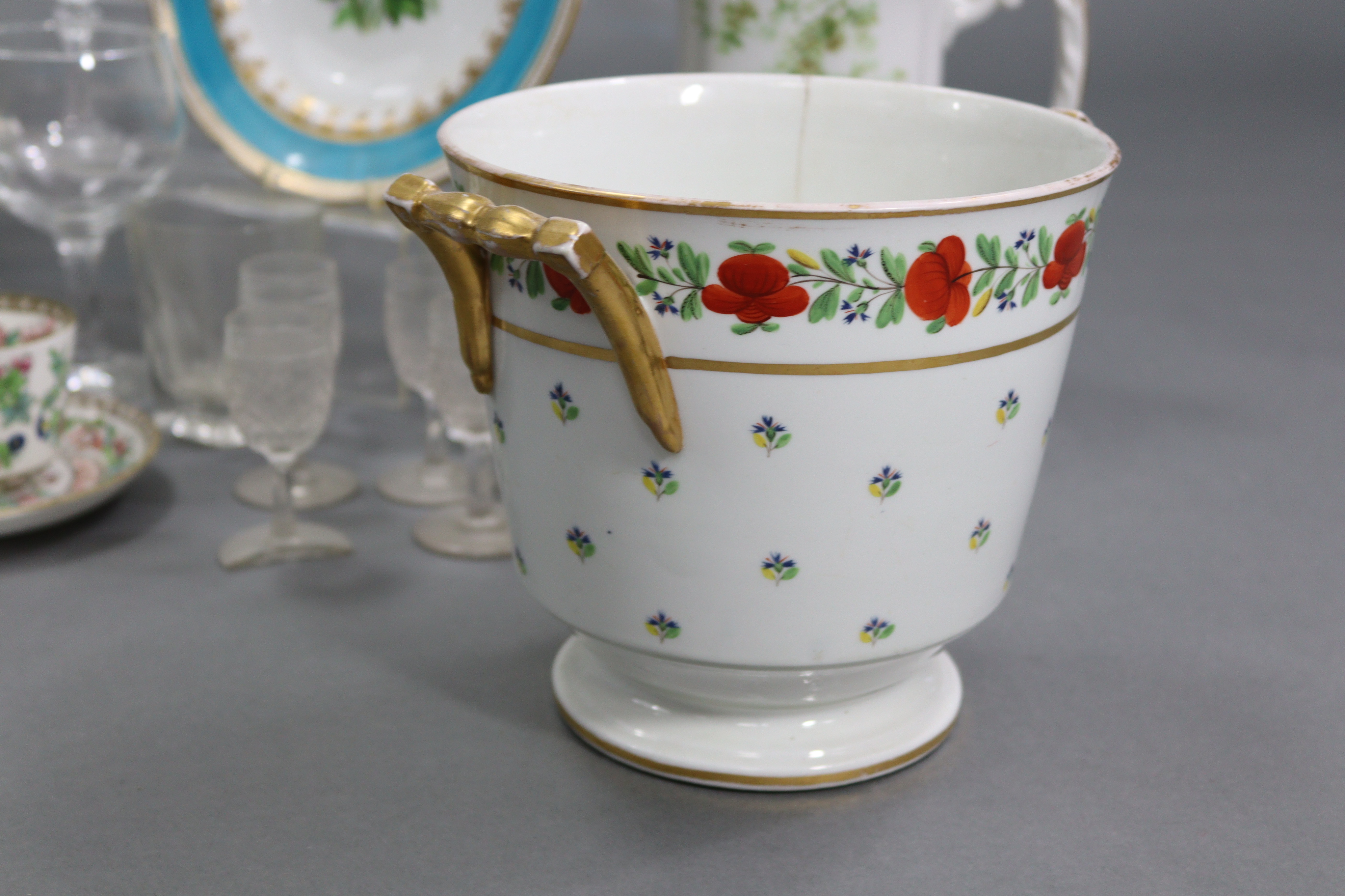 A Victorian porcelain eleven-piece part dessert service, comprising a pair of comports & a set of - Image 6 of 12