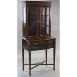 An Edwardian mahogany Chippendale-style display cabinet, the moulded cornice with blind-fret
