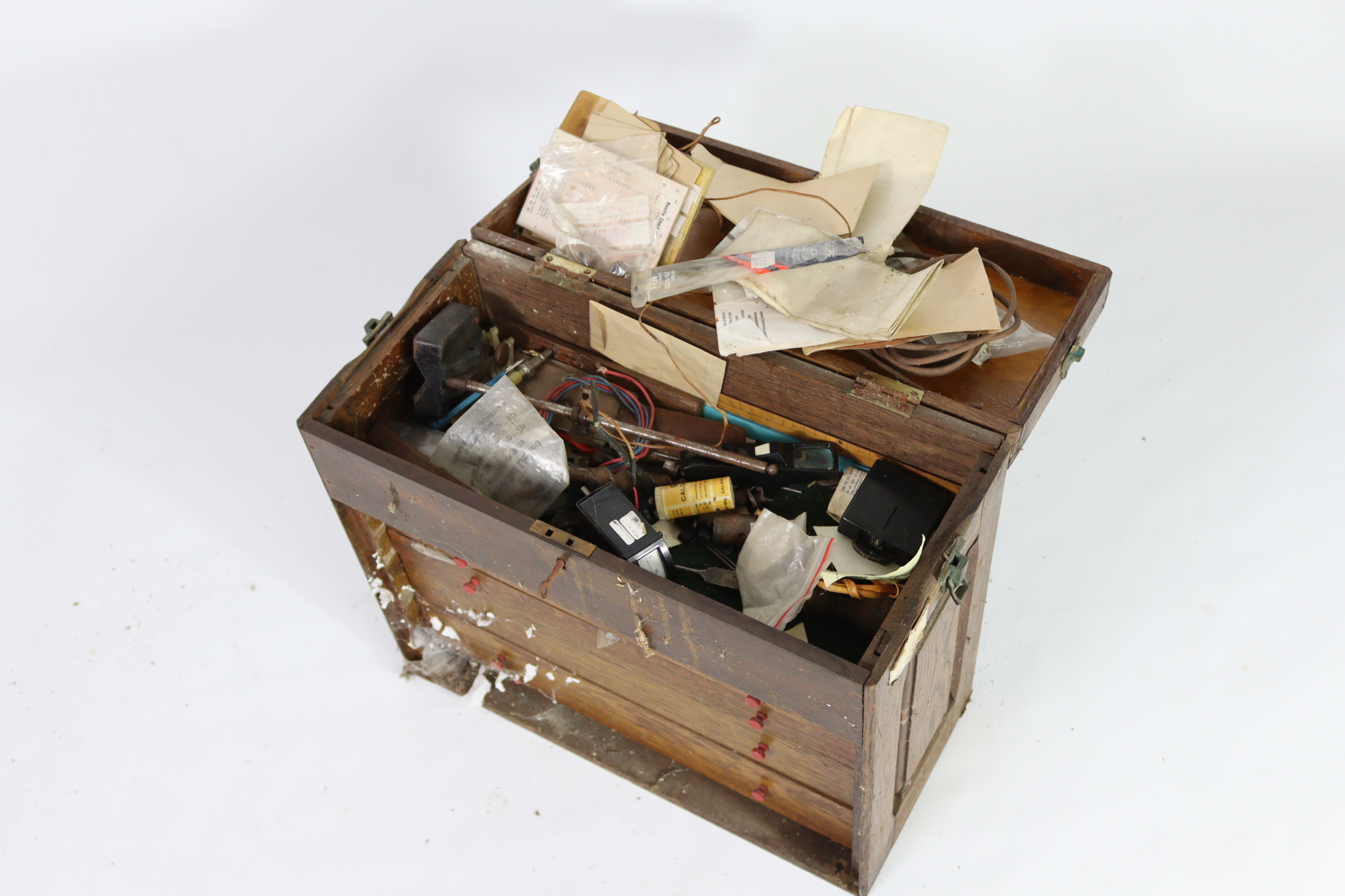 A collection of hand tools contained in two wooden boxes. - Image 7 of 7