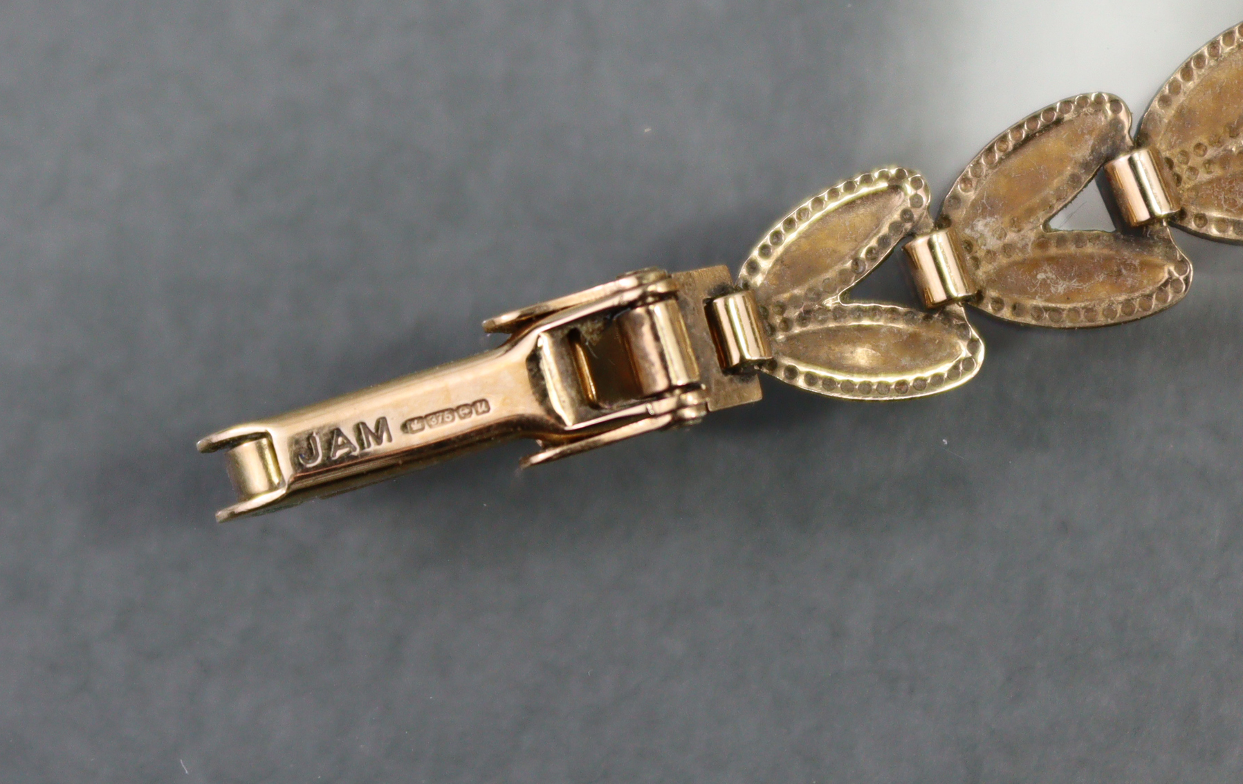 An Accurist 9ct. gold ladies’ wristwatch, the oval silvered dial with gold baton numerals & roman - Image 4 of 6