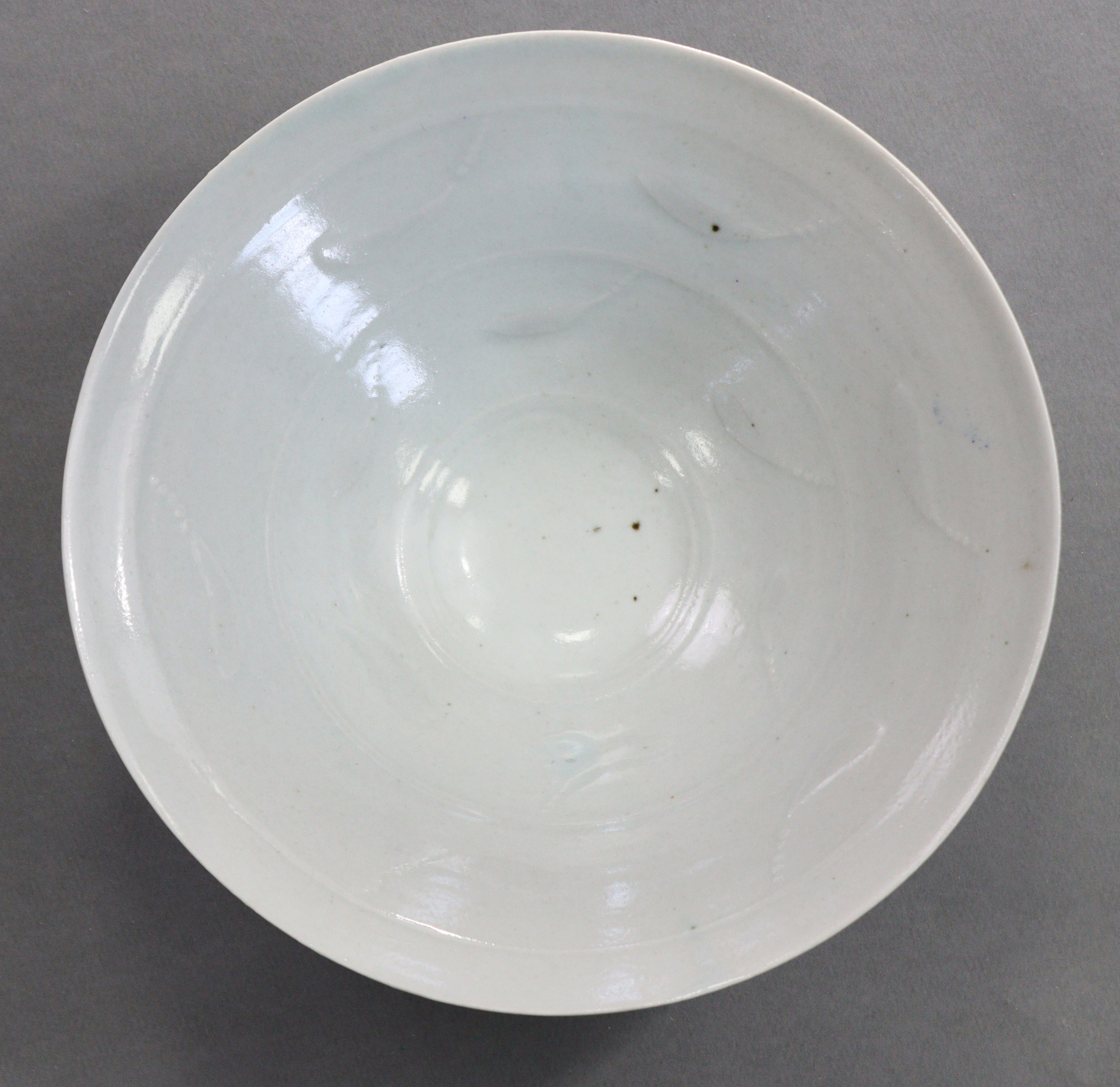 DAVID LEACH (1911-2005). A finely potted porcelain bowl of off-white glaze, with funnel-shaped - Image 3 of 6