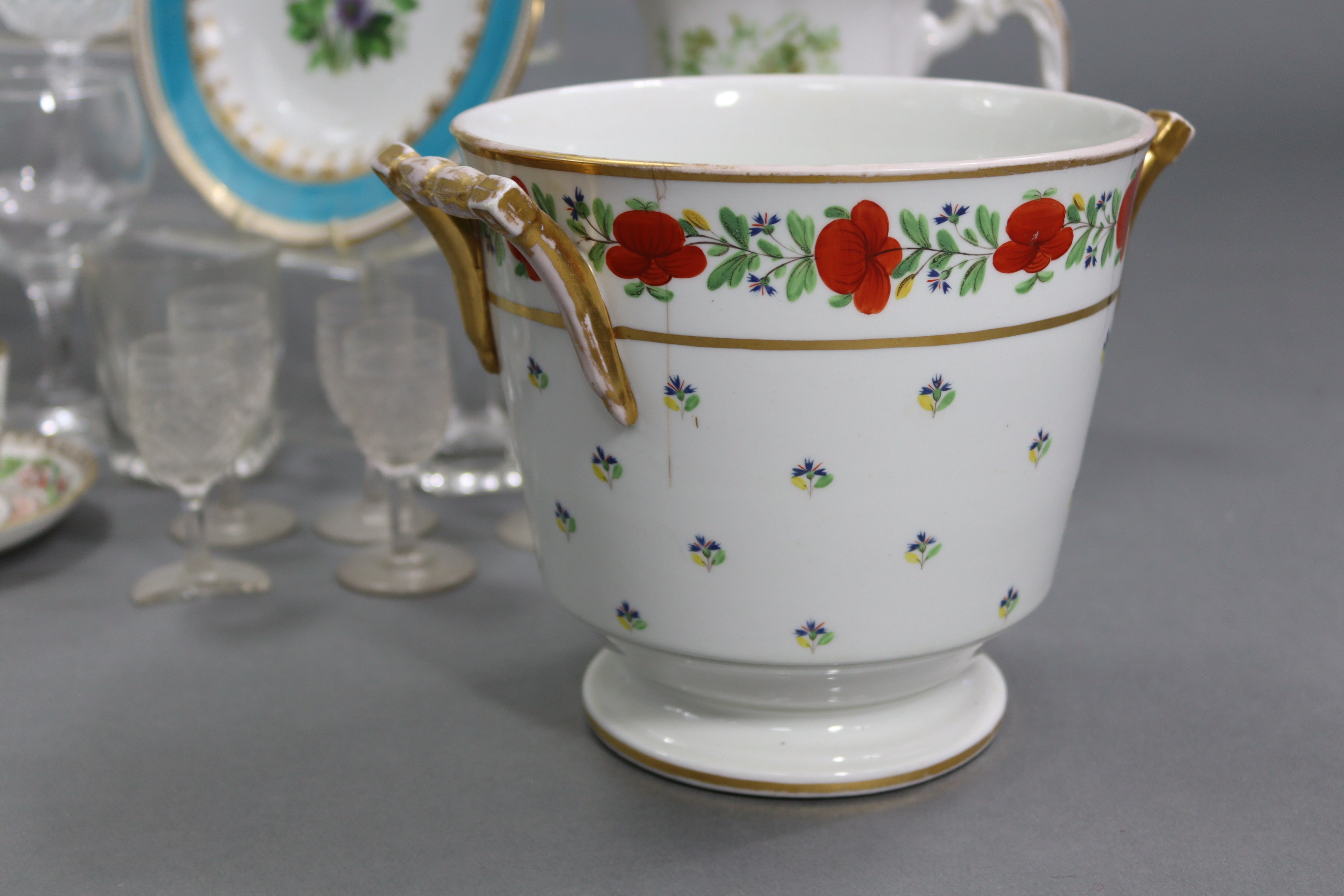 A Victorian porcelain eleven-piece part dessert service, comprising a pair of comports & a set of - Image 4 of 12