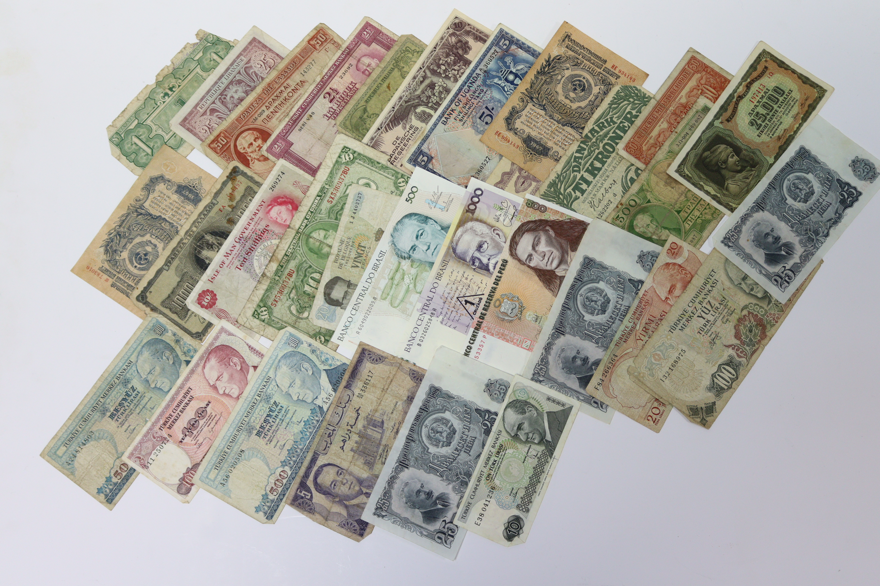 A collection of approximately one hundred & thirty mostly foreign banknotes; & a small quantity of - Image 3 of 3